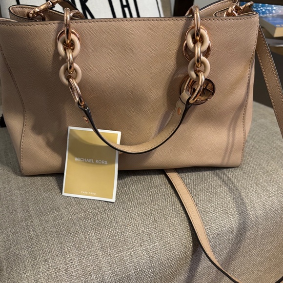 Michele kors purse - Picture 2 of 4